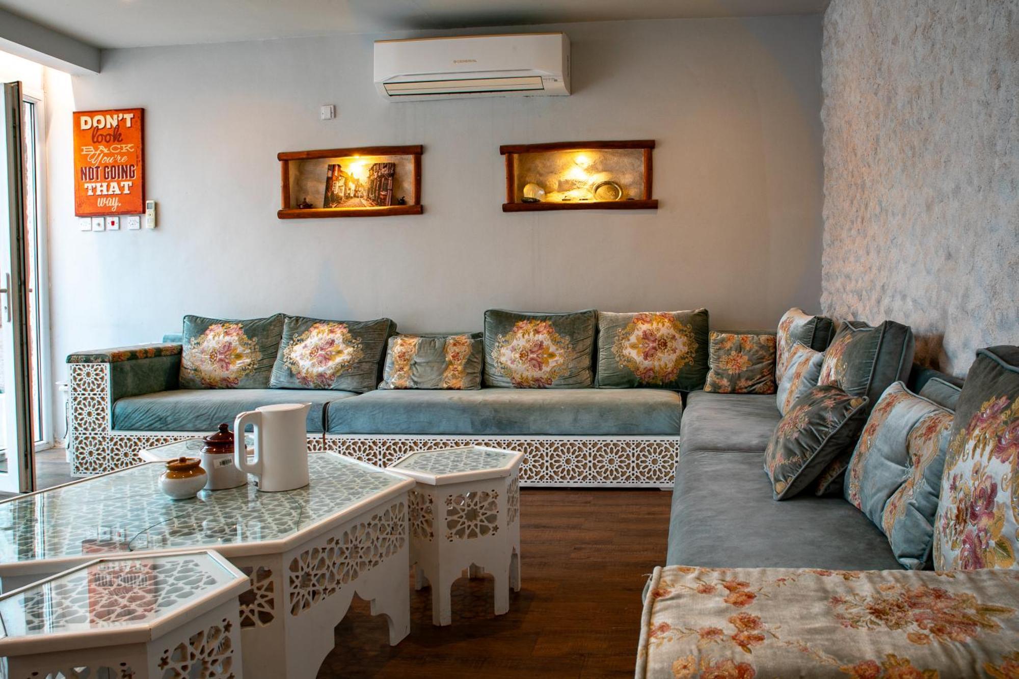 Elegant Garden Stay With 2 Living Areas, 2 Bedrooms, 1 Full And 1 Half Bath For 6 Guests Umm Al Amad Εξωτερικό φωτογραφία